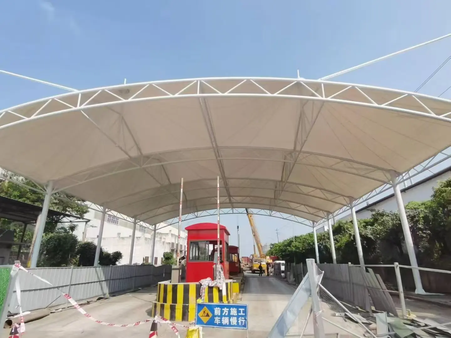 【贵州惠水雨棚】怎么选择【源头工厂】：解决雨棚建造盲目选择的选型标准